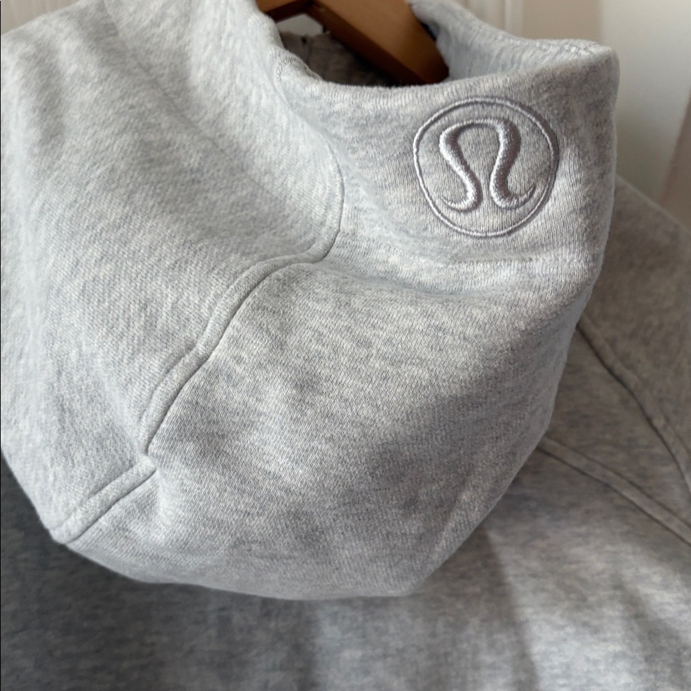 Lululemon Scuba  Full-Zip Cropped Hoodie Light Heathered Gray Women’s Small - Picture 6 of 7